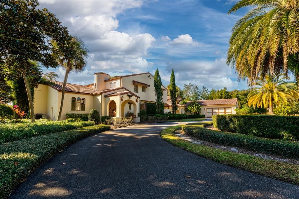 Recently Sold: $1,900,000 (4 beds, 5 baths, 6009 Square Feet)