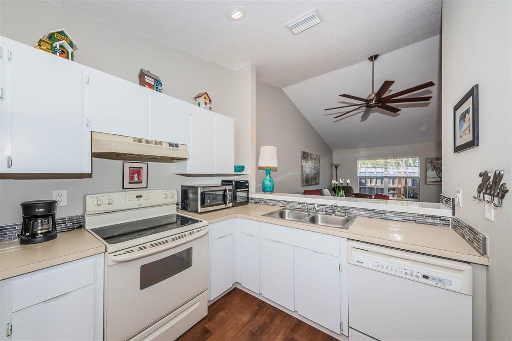 Recently Sold: $189,500 (2 beds, 1 baths, 916 Square Feet)