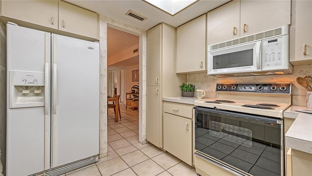 Recently Sold: $445,000 (2 beds, 2 baths, 1271 Square Feet)