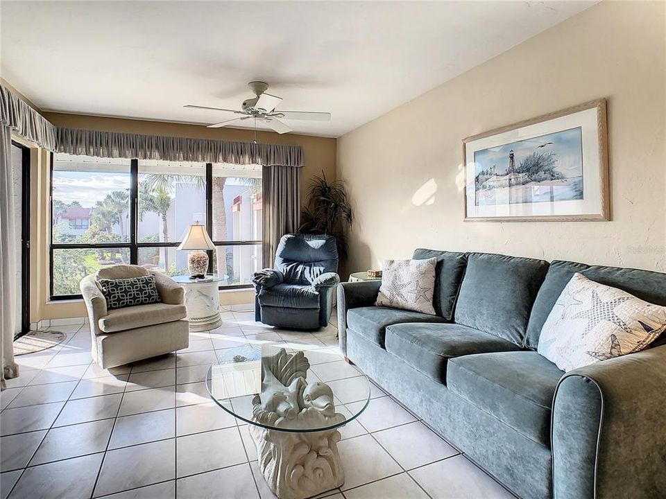 Recently Sold: $350,000 (1 beds, 1 baths, 691 Square Feet)
