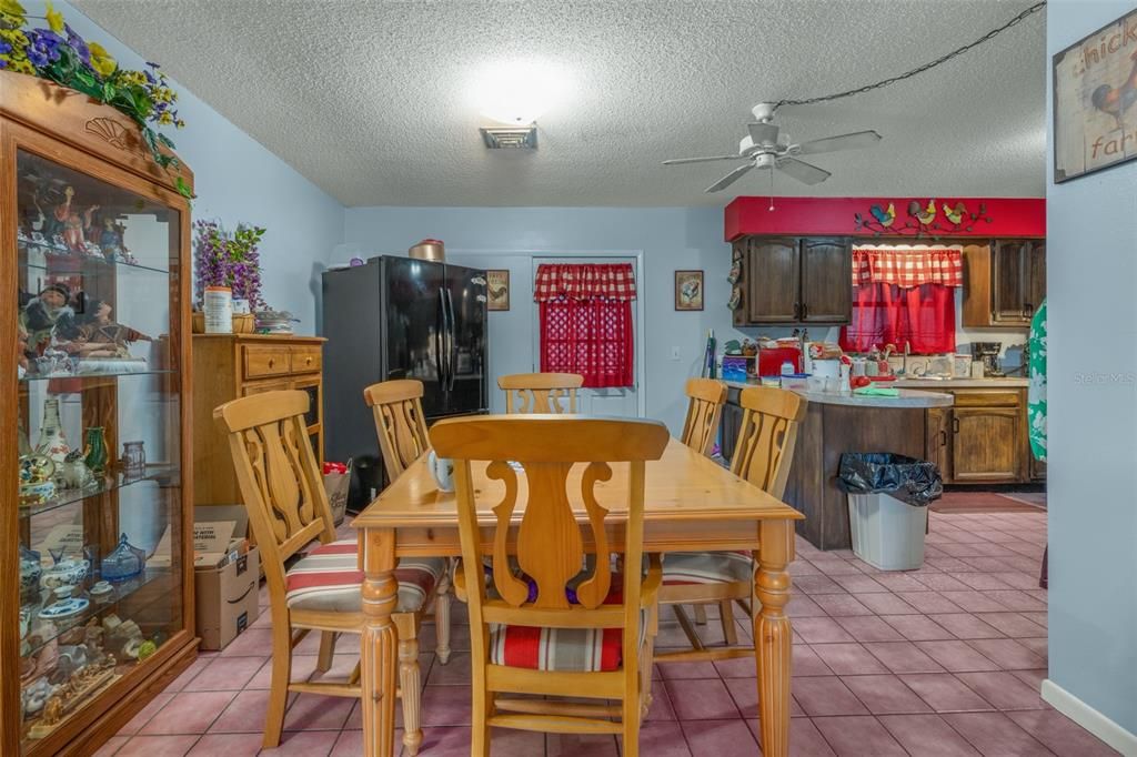 Recently Sold: $215,000 (3 beds, 2 baths, 1590 Square Feet)