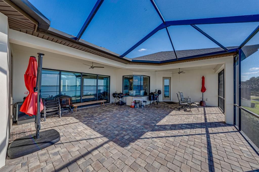 Recently Sold: $968,500 (3 beds, 3 baths, 3156 Square Feet)