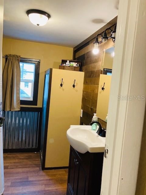 Recently Sold: $55,000 (2 beds, 1 baths, 708 Square Feet)