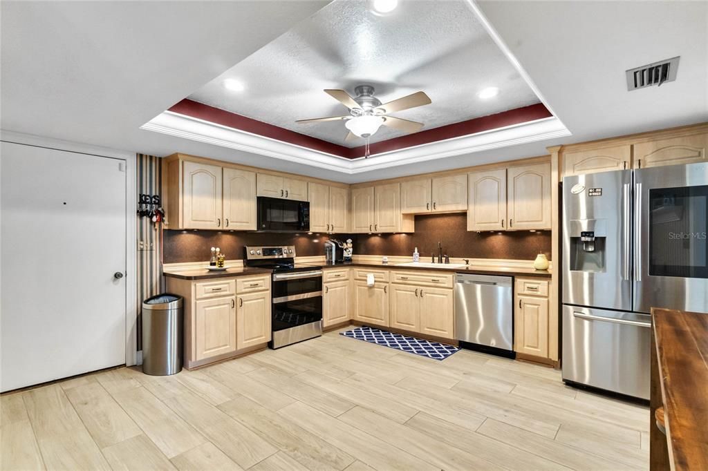 Recently Sold: $573,000 (3 beds, 2 baths, 2648 Square Feet)