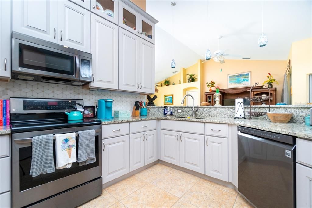 Recently Sold: $420,000 (3 beds, 2 baths, 1662 Square Feet)