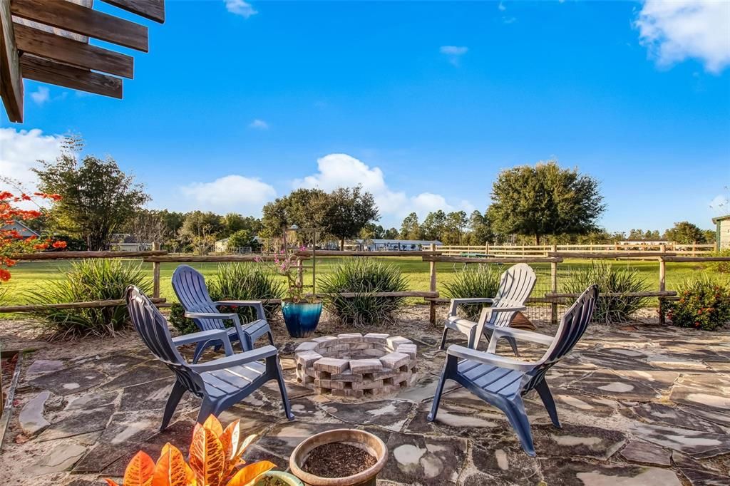 Pergola and firepit entertaining area