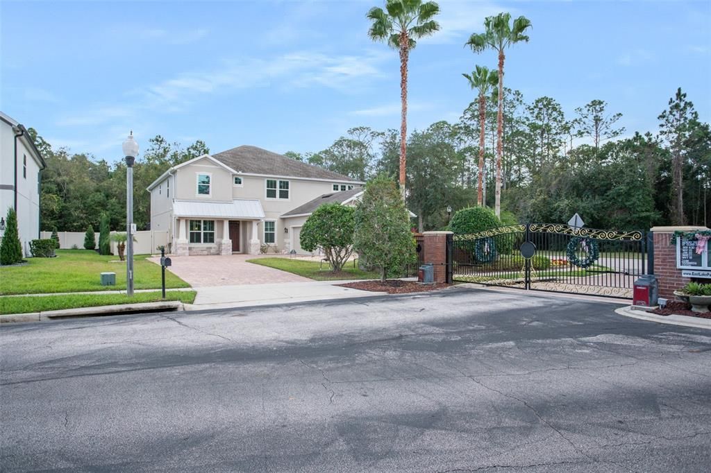 Recently Sold: $725,000 (6 beds, 4 baths, 4488 Square Feet)
