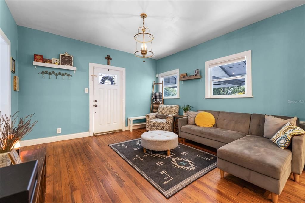 Recently Sold: $250,000 (2 beds, 2 baths, 1049 Square Feet)
