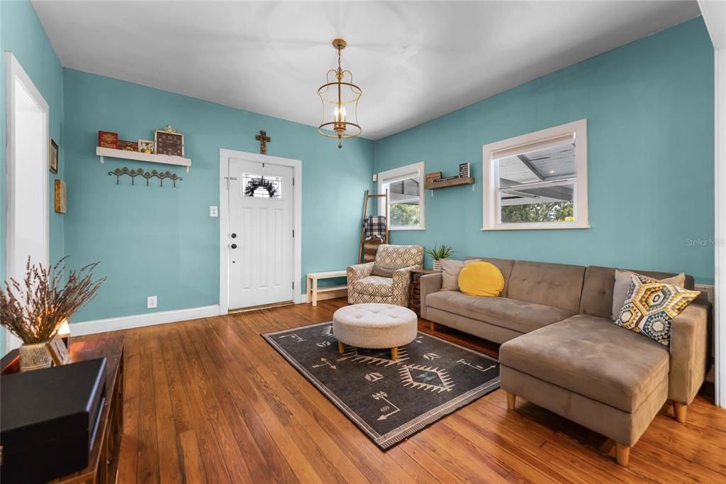 Recently Sold: $250,000 (2 beds, 2 baths, 1049 Square Feet)