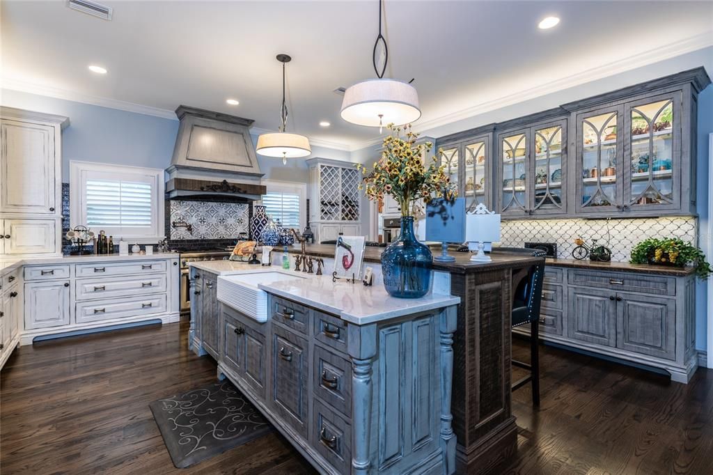 Recently Sold: $2,449,000 (5 beds, 5 baths, 7664 Square Feet)