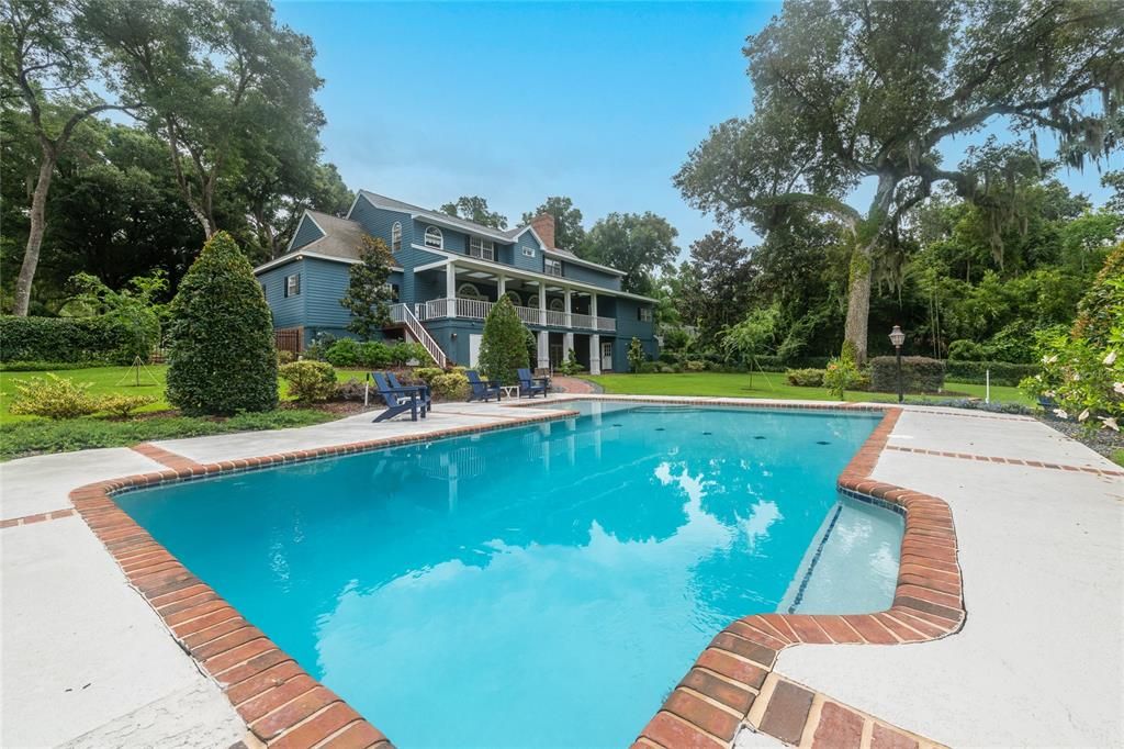 Recently Sold: $2,449,000 (5 beds, 5 baths, 7664 Square Feet)