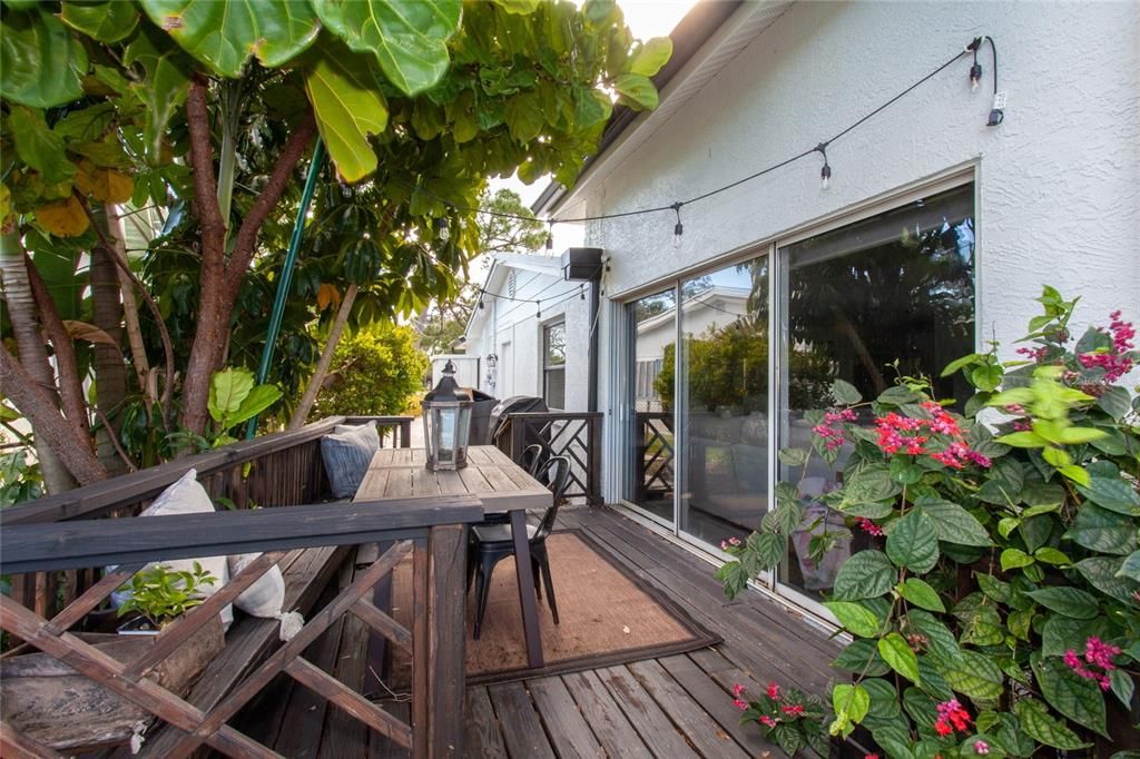Recently Sold: $849,000 (3 beds, 2 baths, 1676 Square Feet)