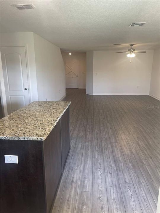 Recently Rented: $1,900 (3 beds, 2 baths, 1731 Square Feet)