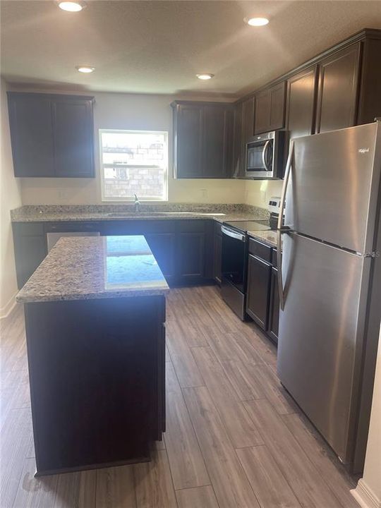 Recently Rented: $1,900 (3 beds, 2 baths, 1731 Square Feet)