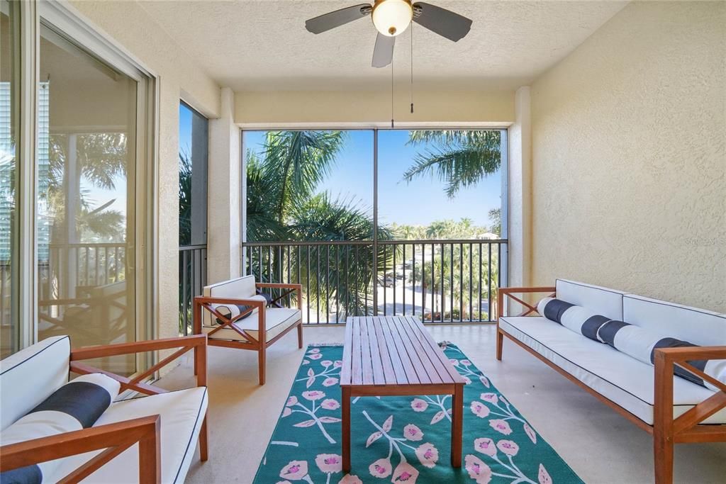 Recently Sold: $275,000 (2 beds, 2 baths, 1351 Square Feet)