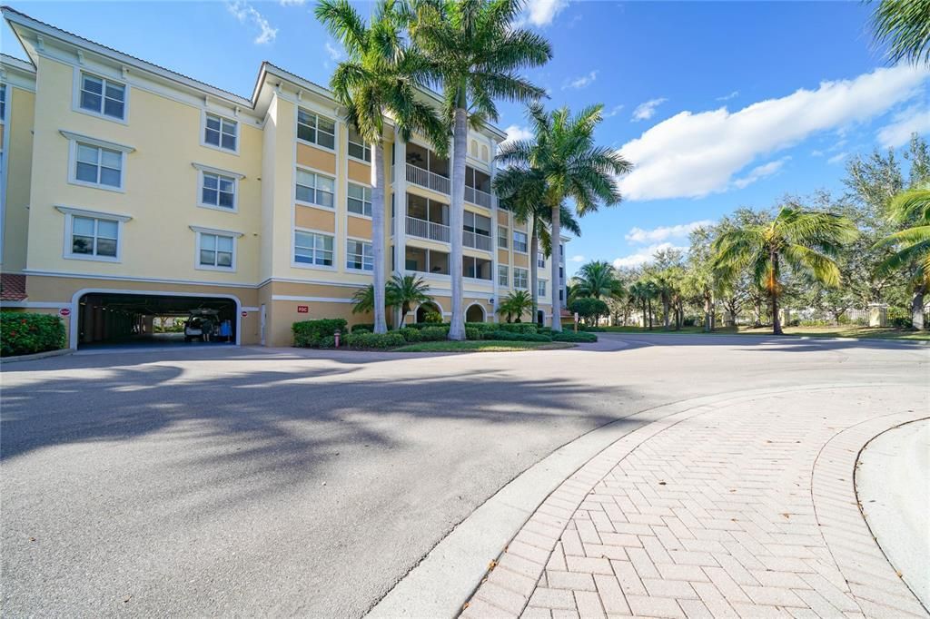 Recently Sold: $275,000 (2 beds, 2 baths, 1351 Square Feet)