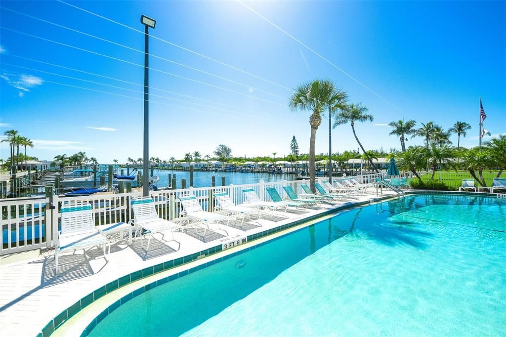 Recently Sold: $695,000 (2 beds, 2 baths, 1375 Square Feet)