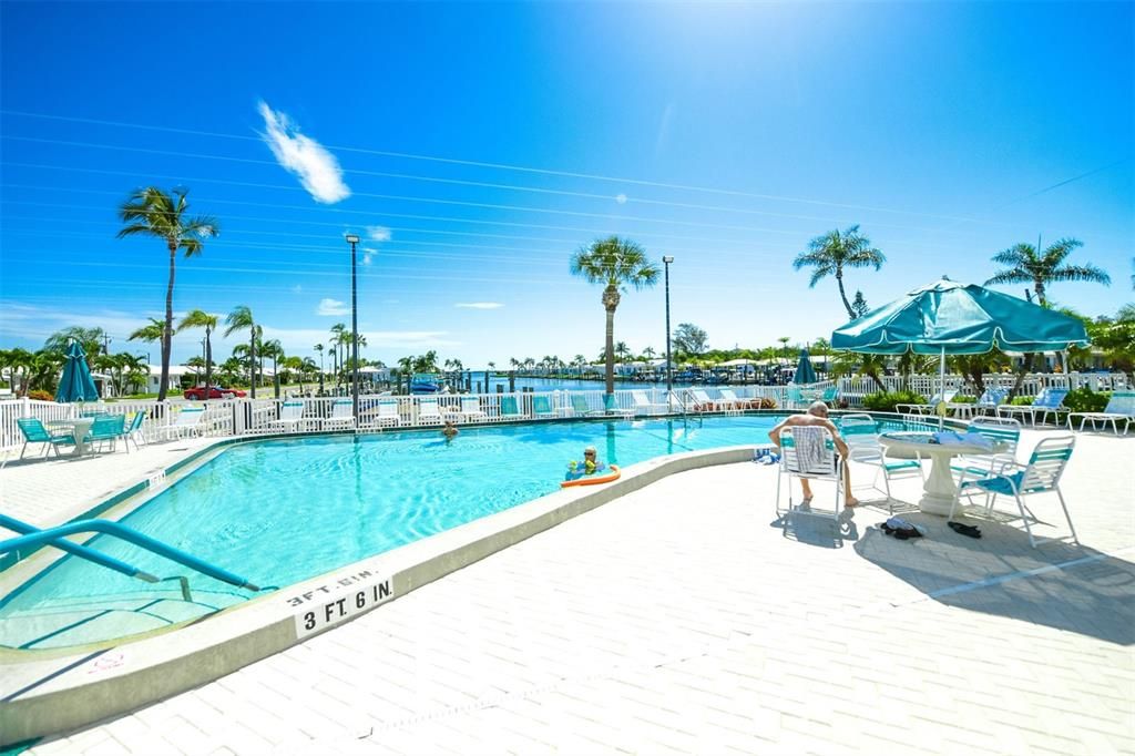 Recently Sold: $695,000 (2 beds, 2 baths, 1375 Square Feet)