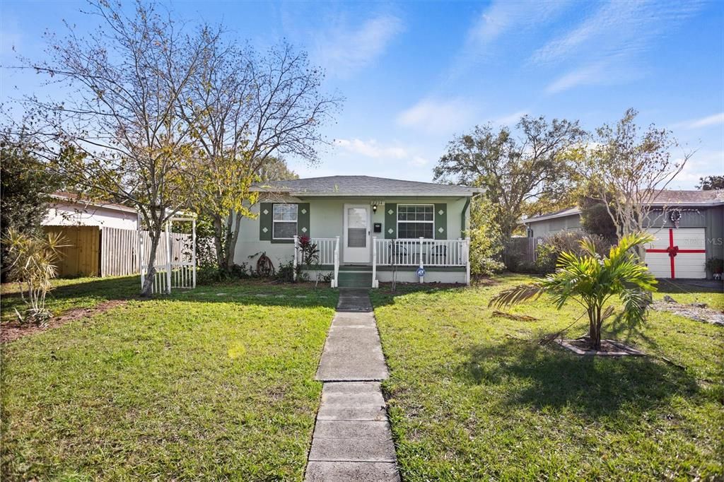 Recently Sold: $250,000 (2 beds, 1 baths, 897 Square Feet)
