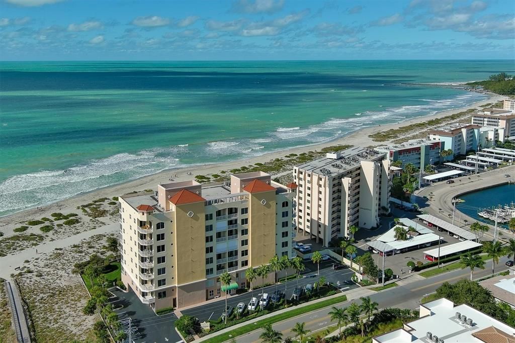 Vendido Recientemente: $2,499,000 (3 camas, 3 baños, 2476 Pies cuadrados)