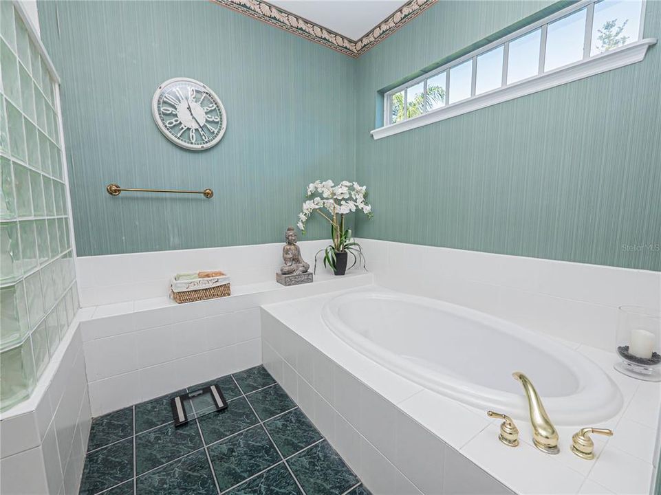 最近售出: $649,000 (4 贝兹, 2 浴室, 3496 平方英尺)