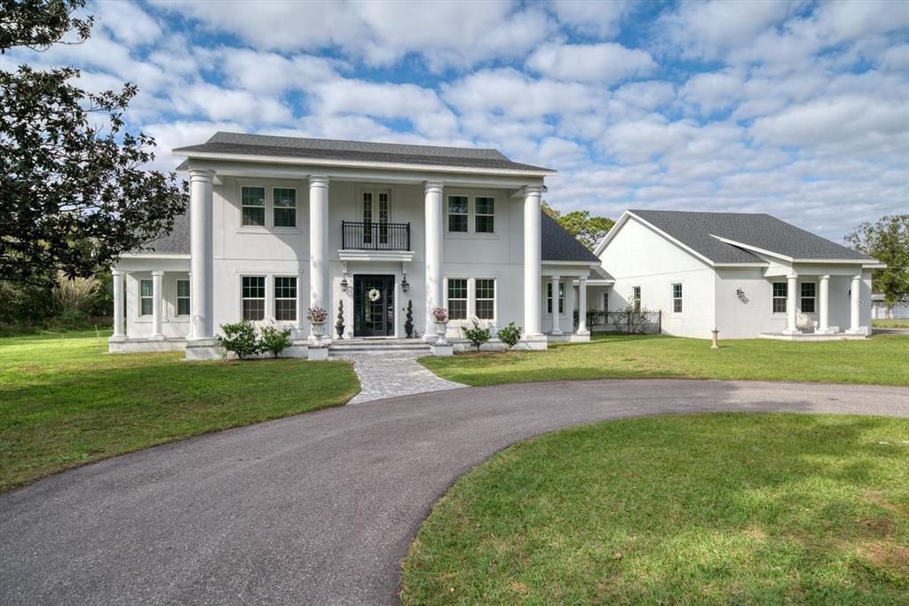 Vendido Recientemente: $1,999,999 (4 camas, 3 baños, 5202 Pies cuadrados)