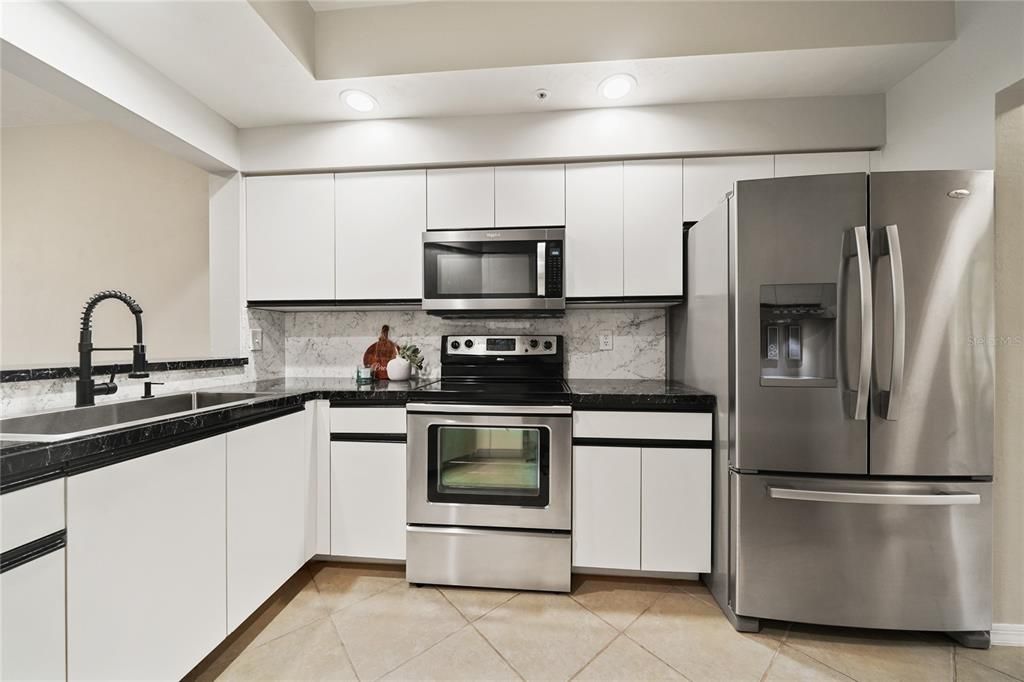 Recently Sold: $404,999 (2 beds, 2 baths, 1319 Square Feet)
