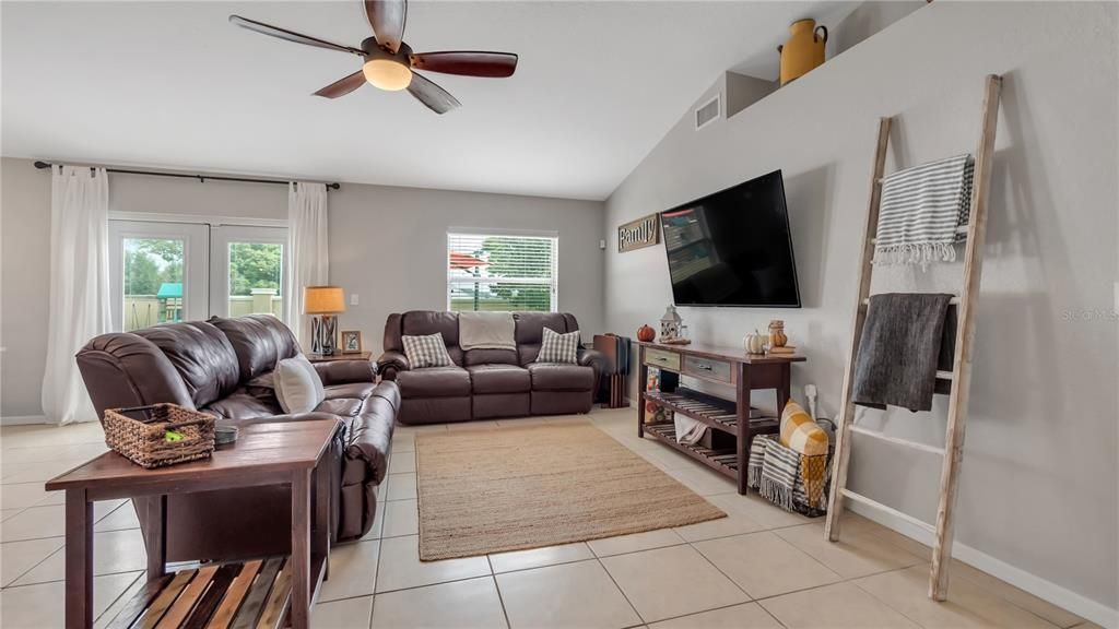 Recently Sold: $275,000 (3 beds, 2 baths, 1539 Square Feet)