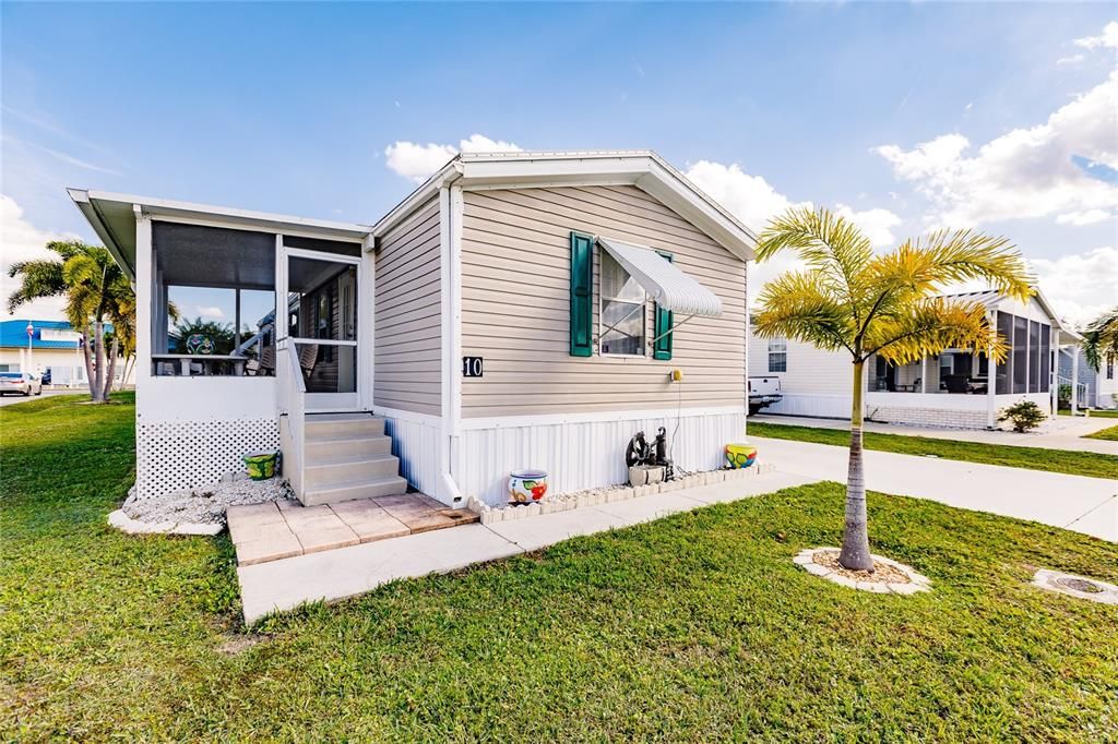 Front of home and screened Lania