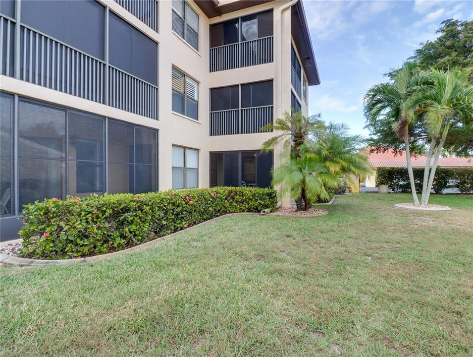 Recently Sold: $325,000 (2 beds, 2 baths, 1168 Square Feet)