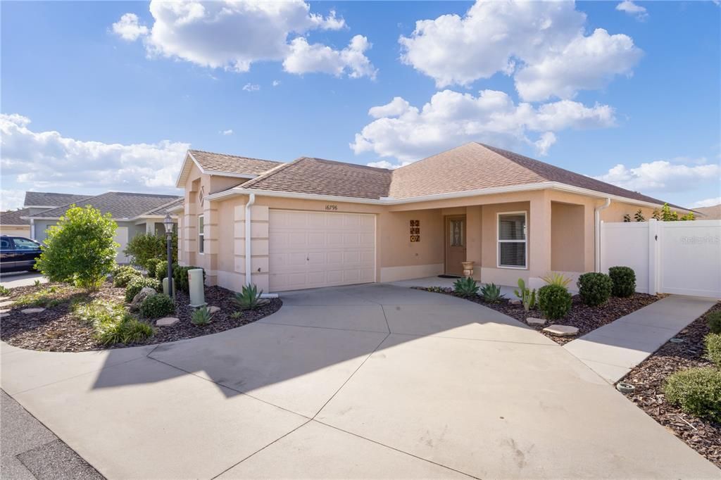 Recently Sold: $385,000 (3 beds, 2 baths, 1671 Square Feet)