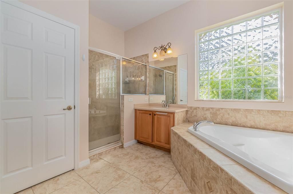 最近售出: $520,000 (5 贝兹, 3 浴室, 2670 平方英尺)