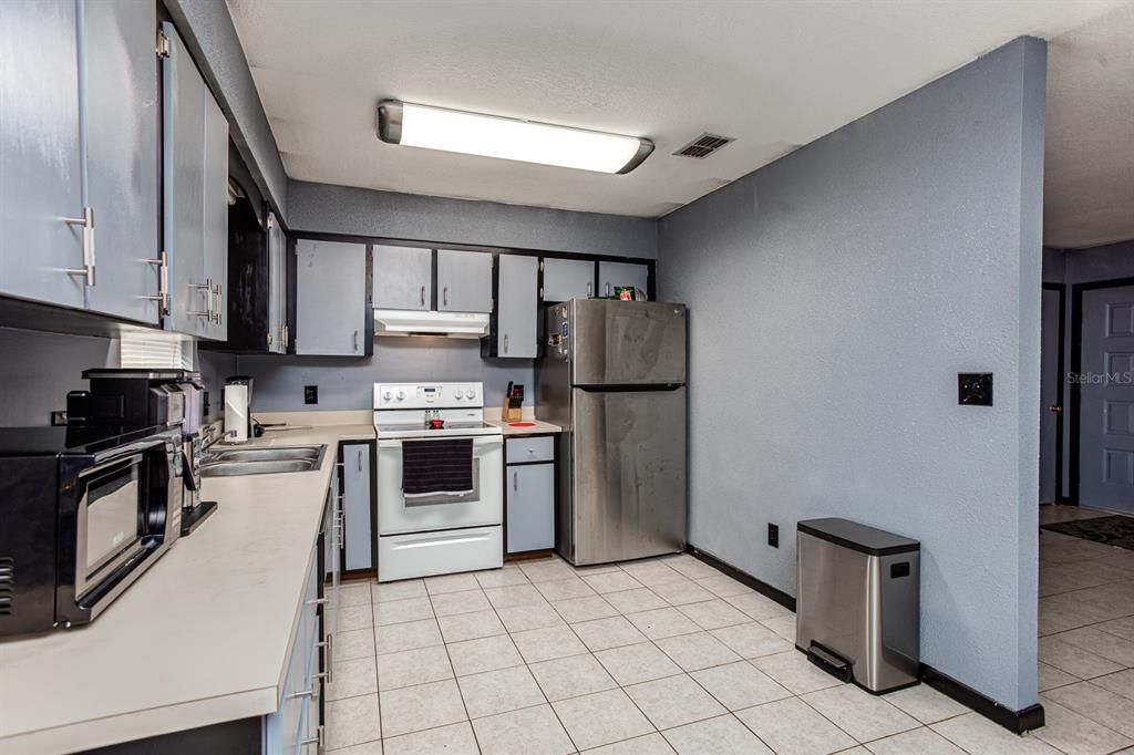 Recently Sold: $195,000 (3 beds, 1 baths, 1344 Square Feet)