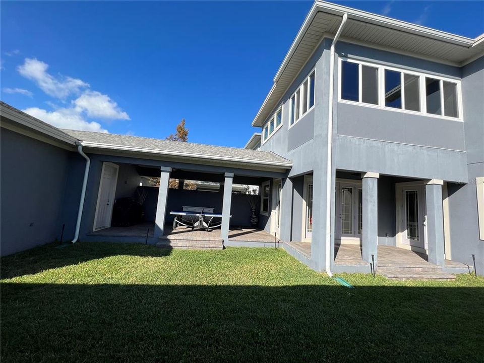 middle yard with Dual Lanai