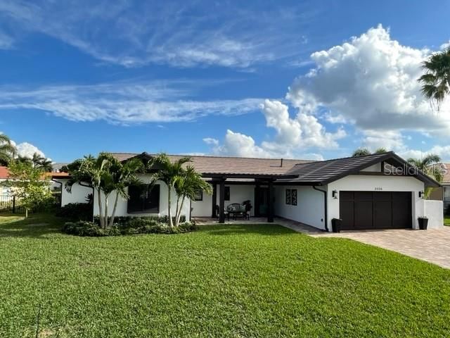 Recently Sold: $1,650,000 (3 beds, 2 baths, 2512 Square Feet)