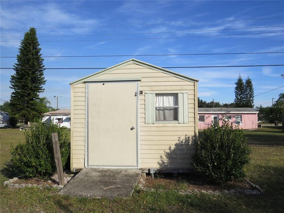 Recently Sold: $136,000 (2 beds, 1 baths, 804 Square Feet)