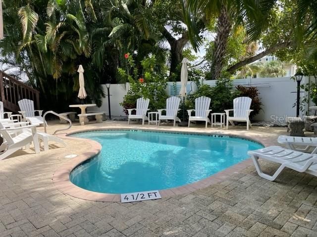 Recently Sold: $575,000 (2 beds, 1 baths, 792 Square Feet)