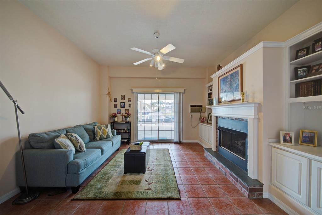 Recently Sold: $695,000 (2 beds, 2 baths, 1573 Square Feet)