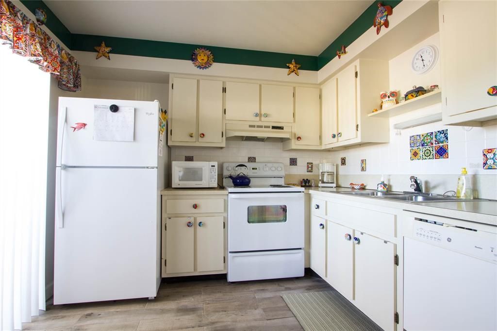 Recently Sold: $165,000 (2 beds, 2 baths, 850 Square Feet)