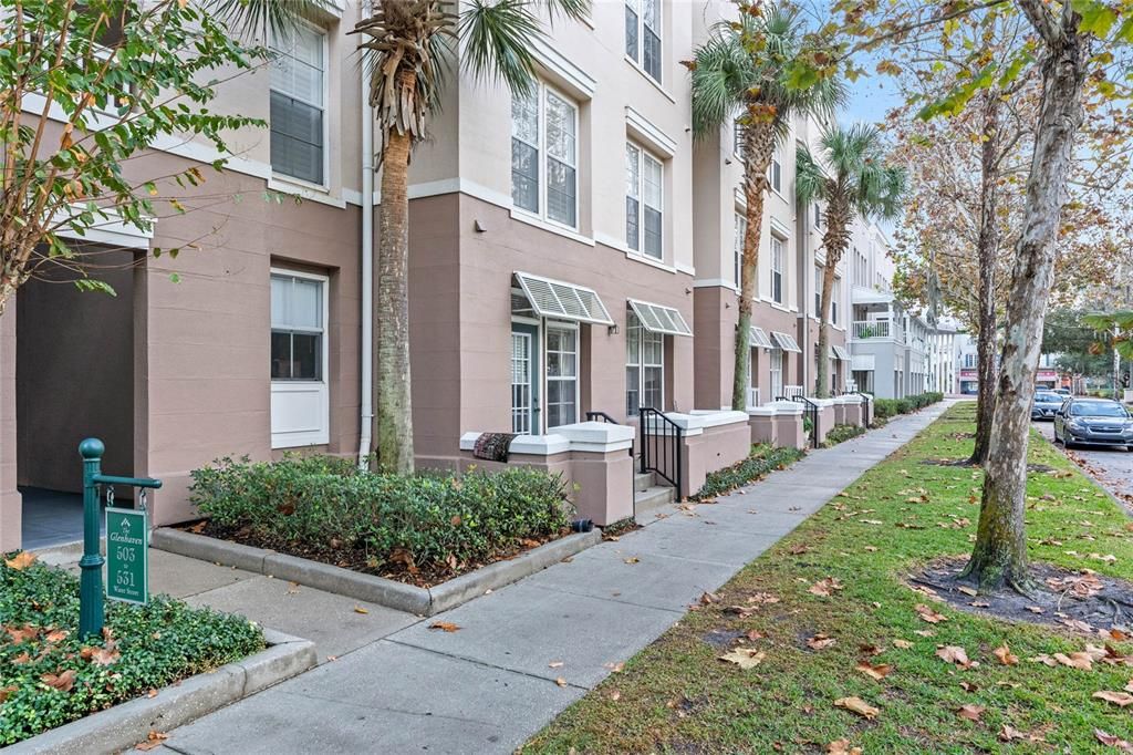 Recently Sold: $239,000 (1 beds, 1 baths, 830 Square Feet)
