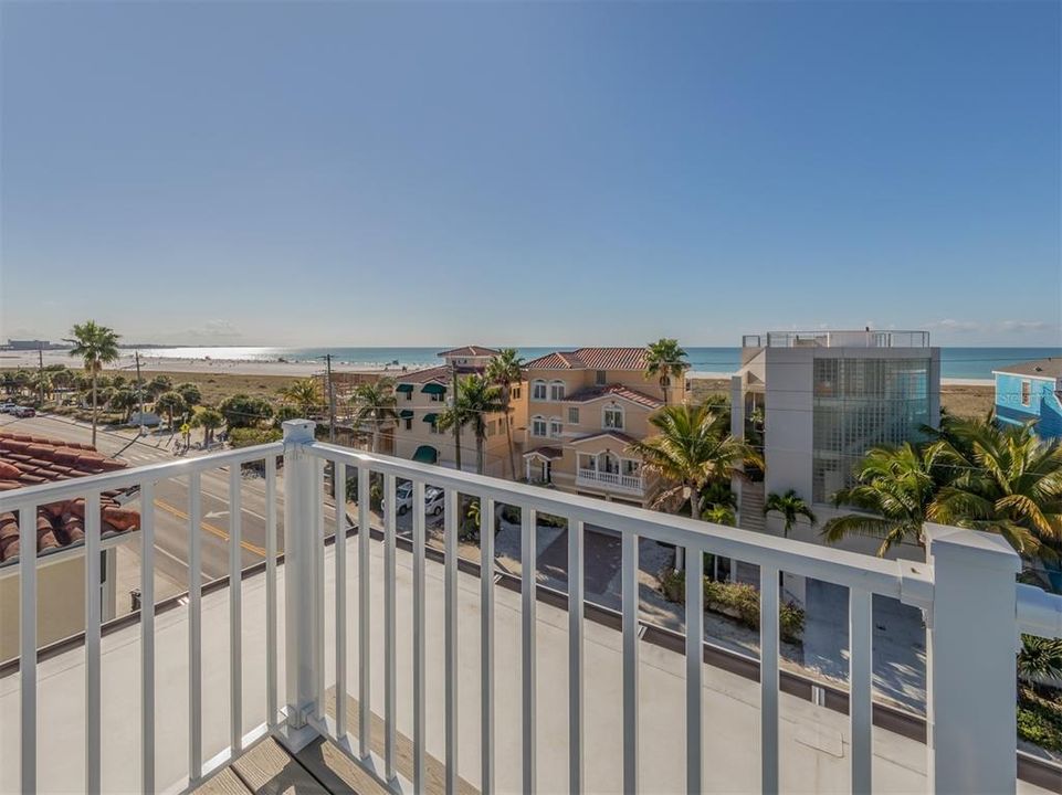 Roof Top Views of Siesta Beach & the Gulf of Mexico waters!