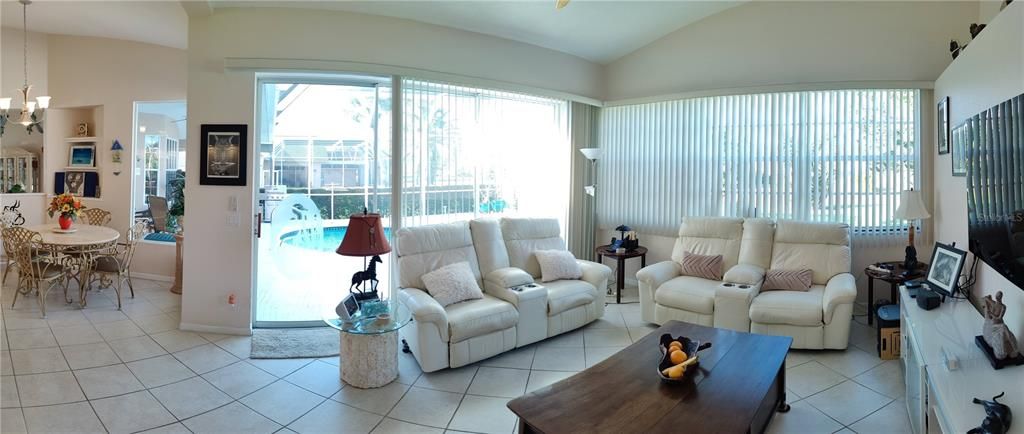 panoramic view on the dinette and the family room