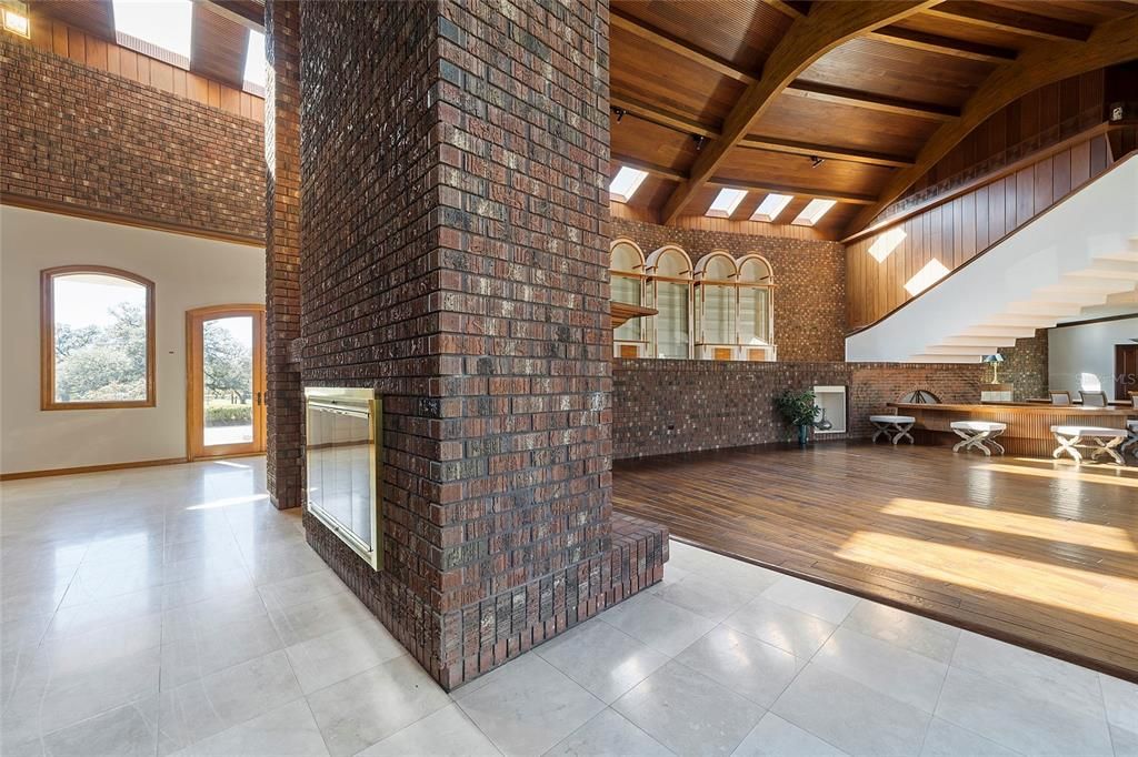 Activo con contrato: $6,700,000 (5 camas, 6 baños, 11520 Pies cuadrados)