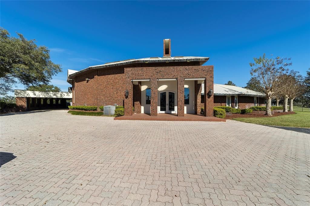 Activo con contrato: $6,700,000 (5 camas, 6 baños, 11520 Pies cuadrados)