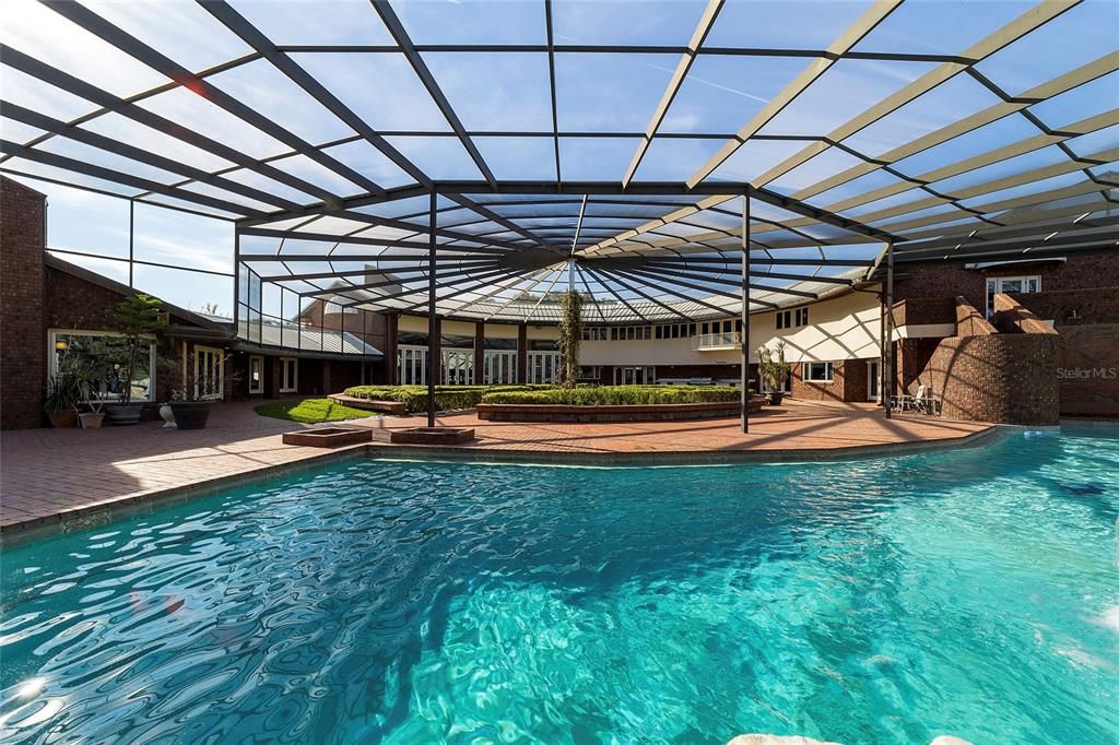 Activo con contrato: $6,700,000 (5 camas, 6 baños, 11520 Pies cuadrados)