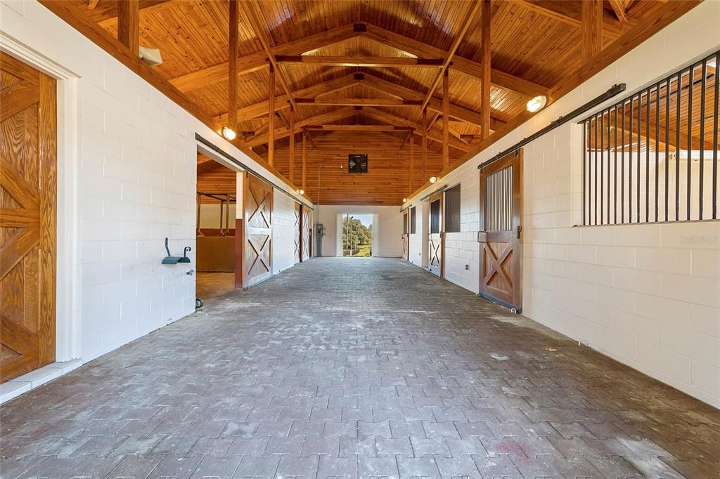 Activo con contrato: $6,700,000 (5 camas, 6 baños, 11520 Pies cuadrados)