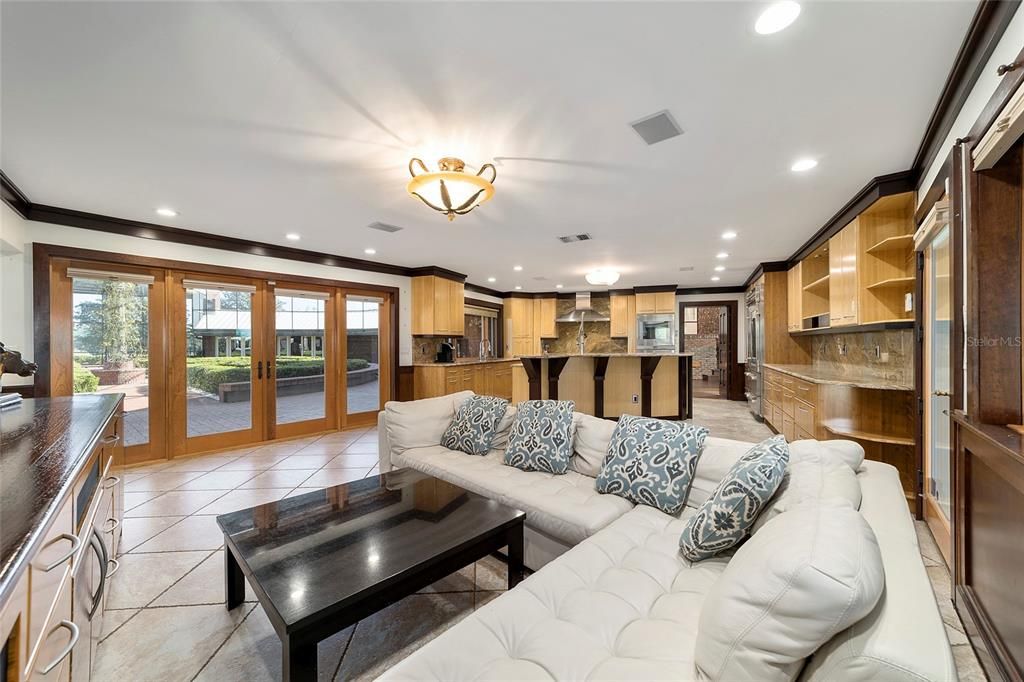 Activo con contrato: $6,700,000 (5 camas, 6 baños, 11520 Pies cuadrados)