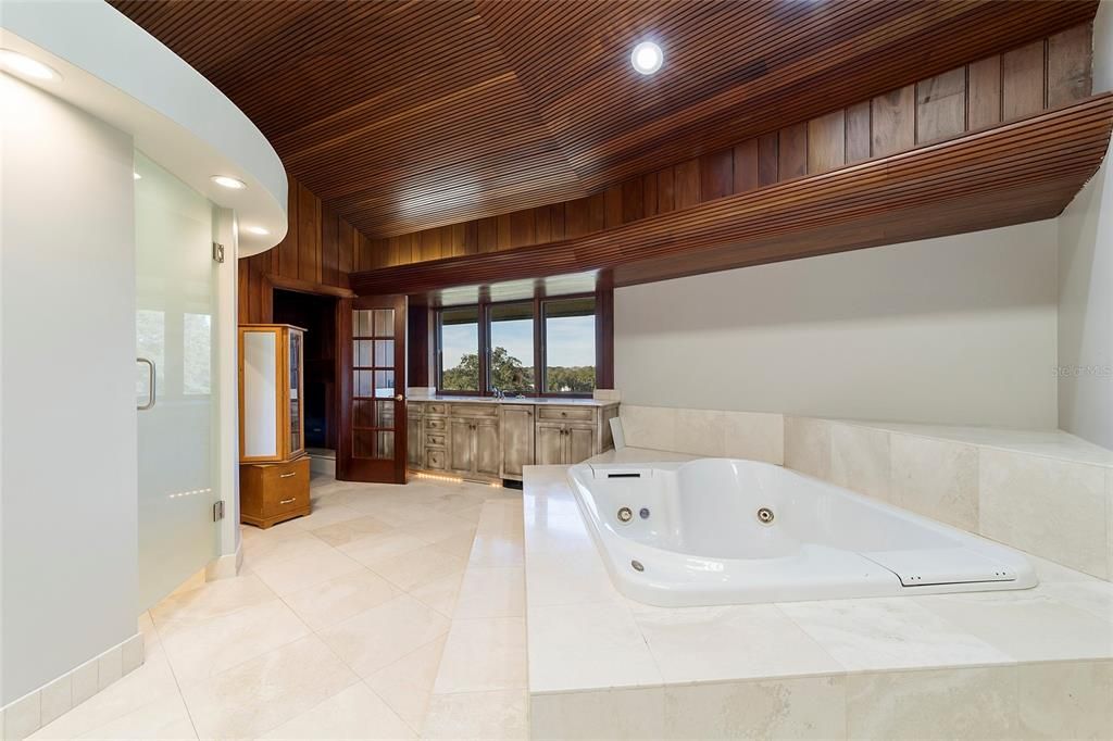 Activo con contrato: $6,700,000 (5 camas, 6 baños, 11520 Pies cuadrados)