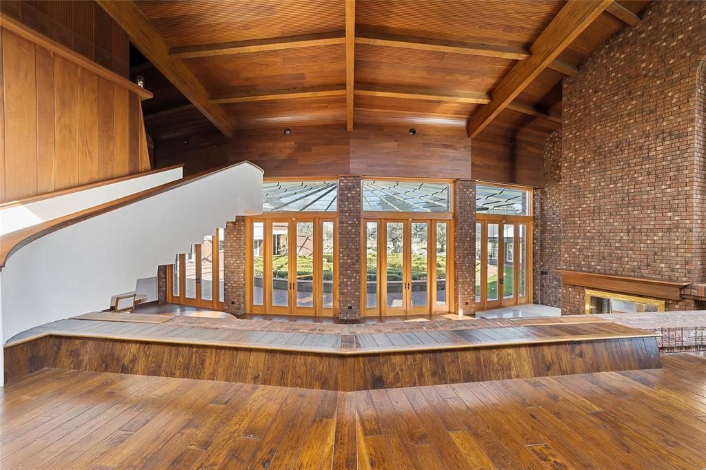 Activo con contrato: $6,700,000 (5 camas, 6 baños, 11520 Pies cuadrados)