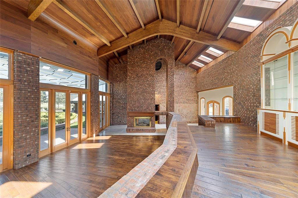 Activo con contrato: $6,700,000 (5 camas, 6 baños, 11520 Pies cuadrados)